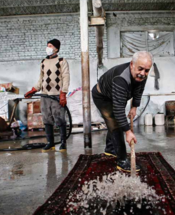 شستشوی سنتی قالی در قالیشویی طلاب قم