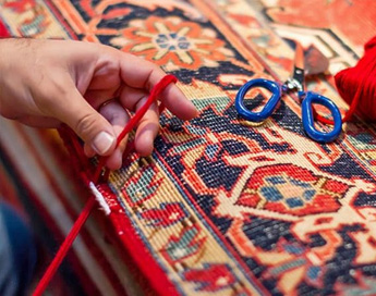 خدمات تخصصی و حرفه ای رفوی فرش در قالیشویی طلاب قم